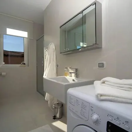2 Bedroom Maggiore With Pool Maccagno