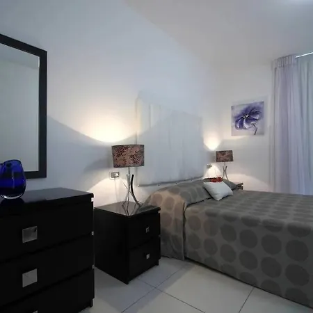 2 Bedroom Maggiore With Pool Maccagno